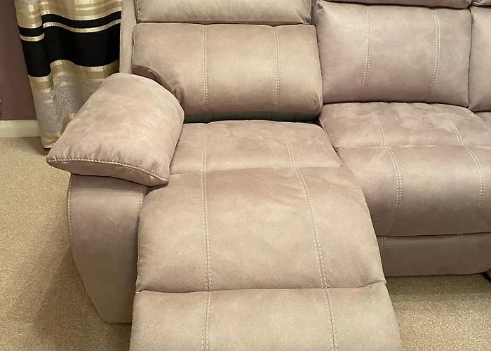 Comfortable 3-storey House With Free Car Parking Dom wakacyjny Manchester