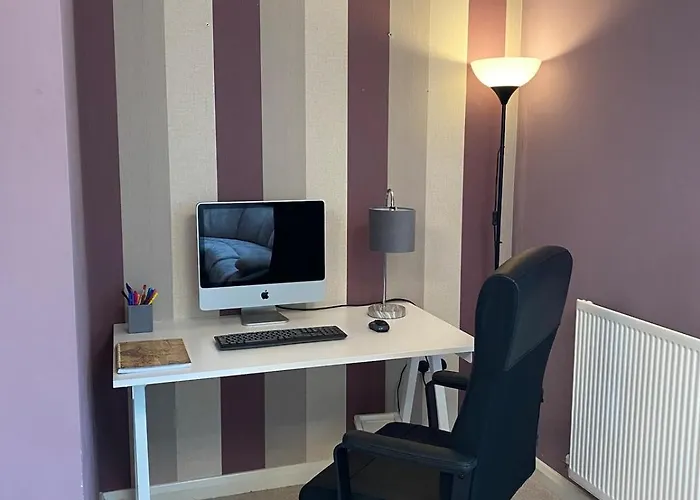 Comfortable 3-storey House With Free Car Parking * Manchester