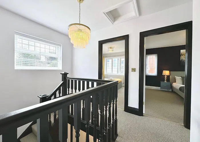 Bright 5 Bedroom House In Didsbury, Manchester