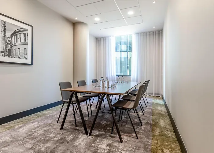 Radisson Centre, A Verified Net Zero מלון