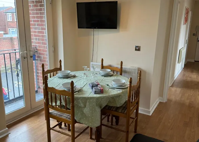 Modern, Sleeps 10, Parking, Etihad, Coop Live, Park, Διαμέρισμα *