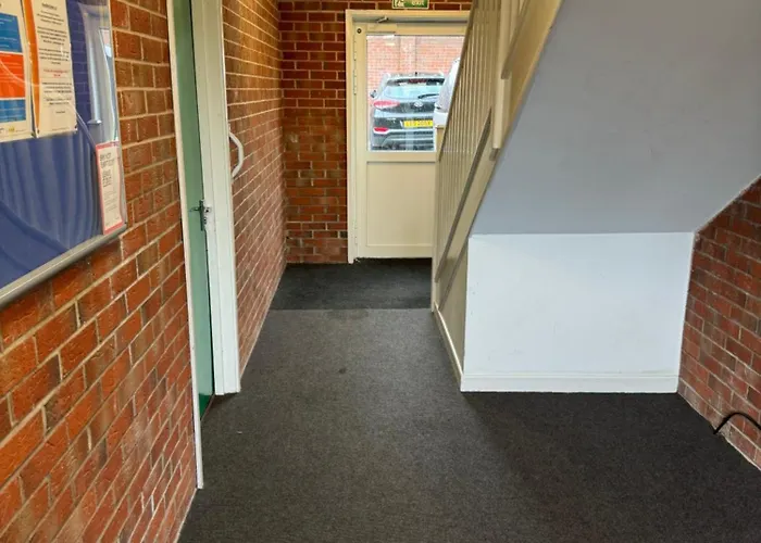 Modern, Quiet, Sleeps 10, Parking, Etihad, Coop Live, Manchester