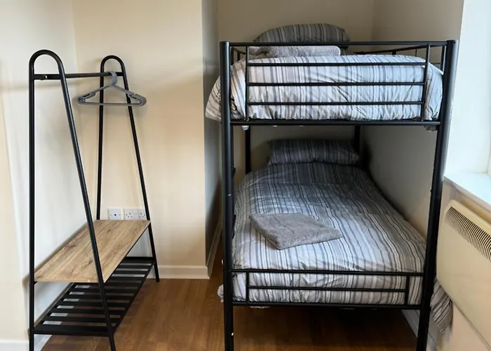 Modern, Quiet, Sleeps 10, Parking, Etihad, Coop Live, Manchester *