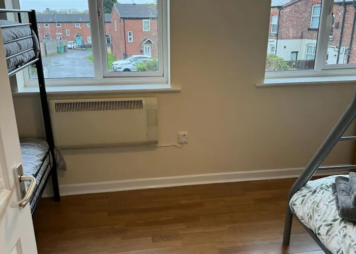 Modern, Quiet, Sleeps 10, Parking, Etihad, Coop Live, Manchester アパート