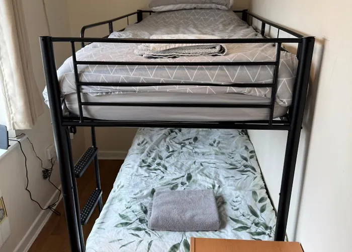 Modern, Sleeps 10, Parking, Etihad, Coop Live, Park, Διαμέρισμα