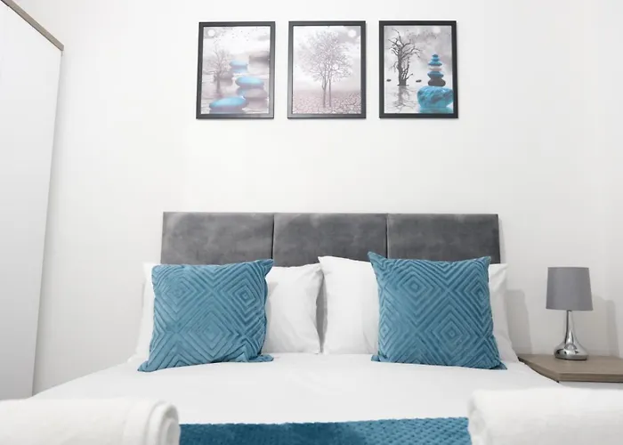 Modern House - 3 Bedrooms - 1 Bath - Mancity Ferienhaus