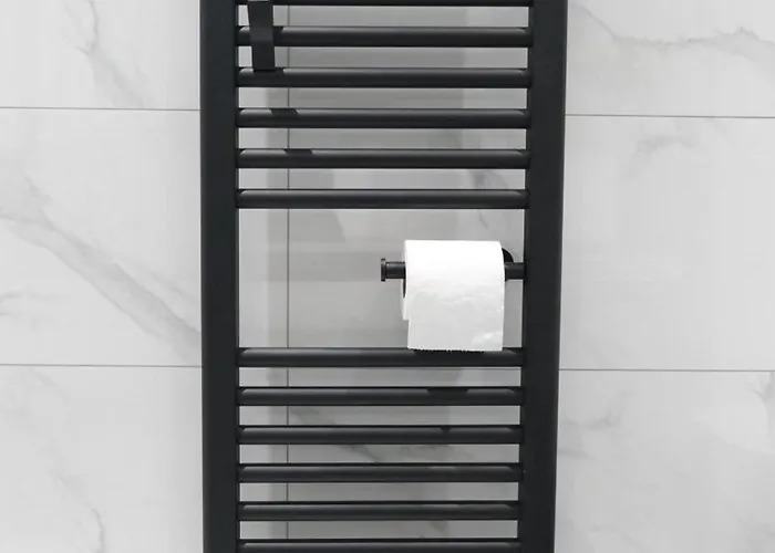 Modern House - 3 Bedrooms - 1 Bath - Mancity *