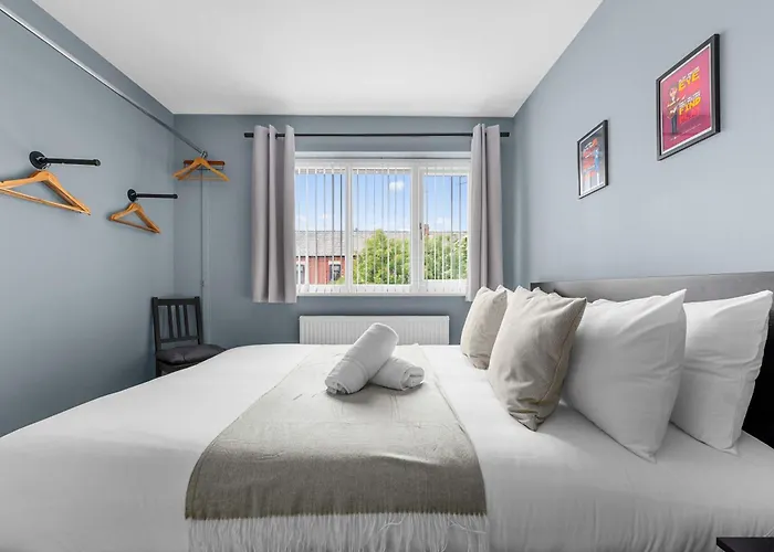 3 Bed Stockport By Superhost