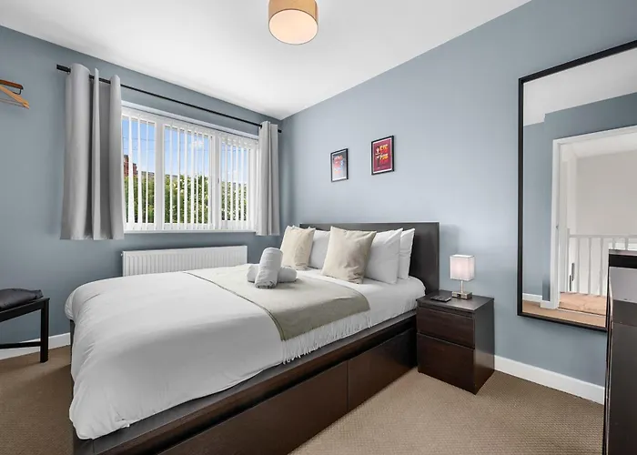 3 Bed Stockport By Superhost *