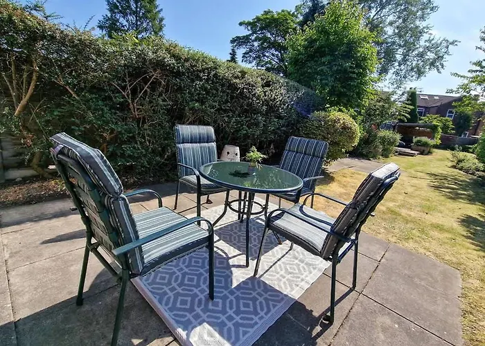 3 Bed Stockport By Superhost *