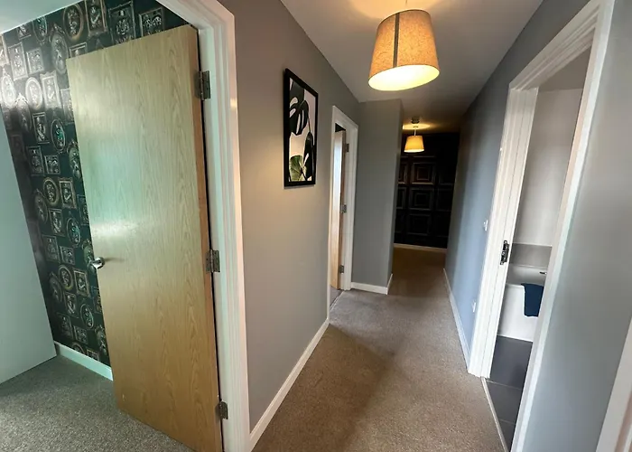 Beehosting Adelphi Wharf 4*