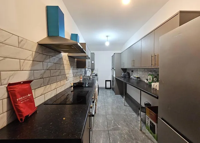 Nyaraló Landcross Co-living - Private Self-cater *