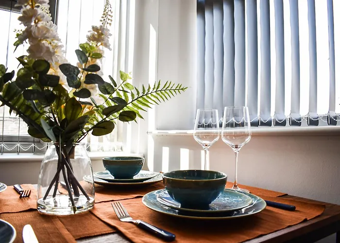 2 Flats Near Coop Arena & Etihad Stadium