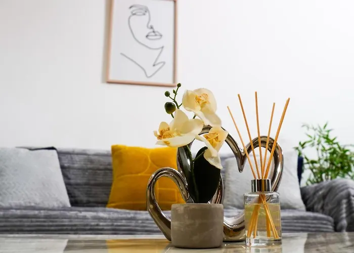 דירה Centre Apt, With Free Secured Parking & Balcony, Sleeps 4 *