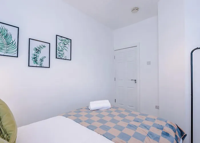 Bright & Comfy 4-bedroom House 10 Mins To By Rest&recharge * マンチェスター