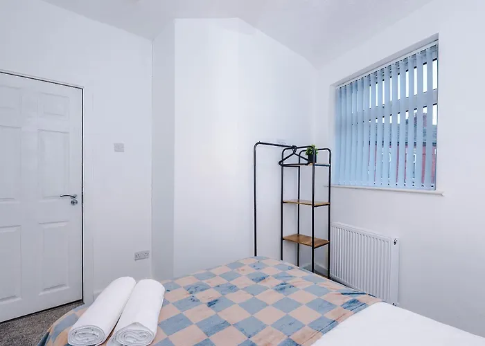 Bright & Comfy 4-bedroom House 10 Mins To By Rest&recharge 別荘