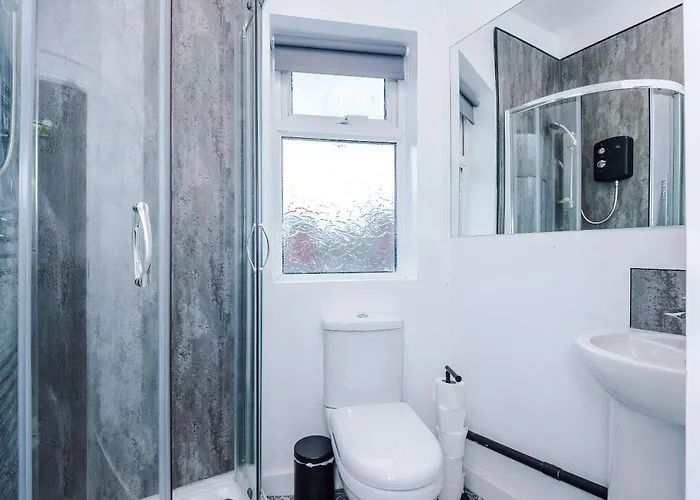 Bright & Comfy 4-bedroom House 10 Mins To By Rest&recharge * マンチェスター