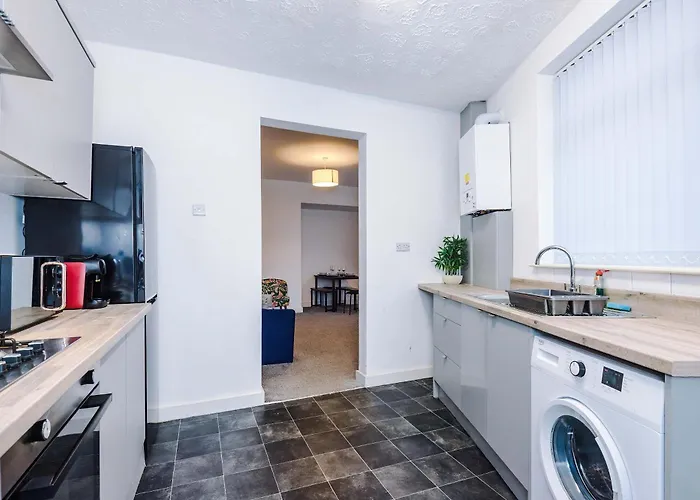 Bright & Comfy 4-bedroom House 10 Mins To By Rest&recharge 別荘 マンチェスター