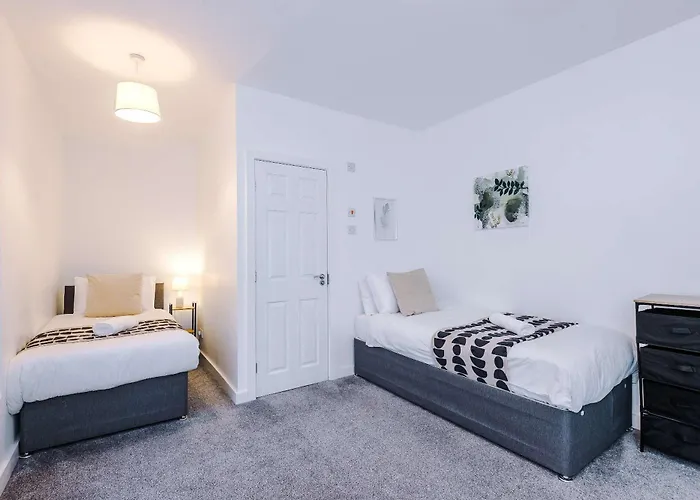 Bright & Comfy 4-bedroom House 10 Mins To By Rest&recharge 別荘