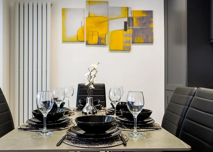 Droylsden Eden - Next To Tram - Free Parking Near Coop- Live & Etihad Stadium *