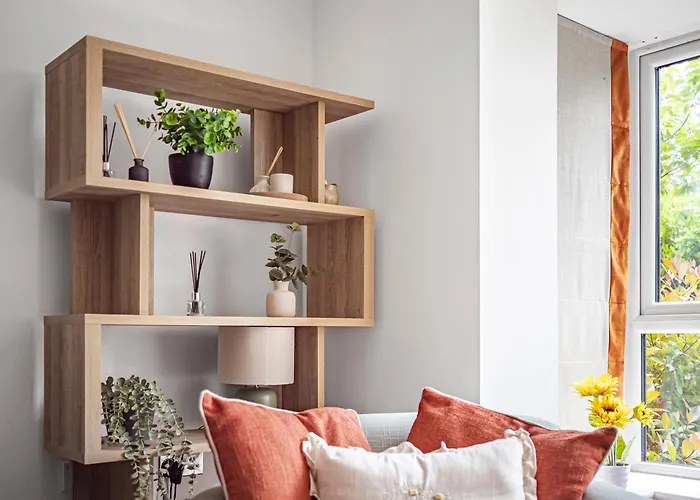 בית נופש Chic Riverside Retreat Salford 4bd Free Parking מנצ'סטר