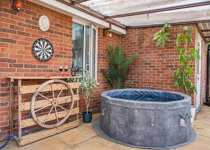 בית נופש Chic Riverside Retreat Salford 4bd Free Parking