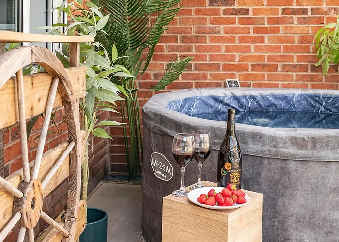 Chic Riverside Retreat Salford 4bd Free Parking *