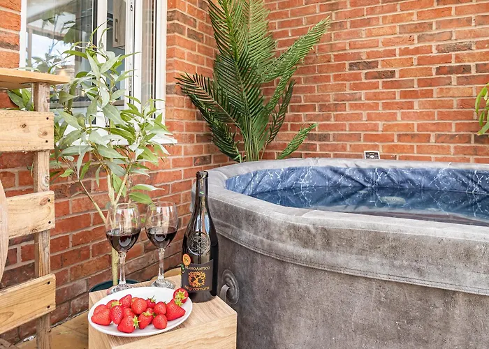 Chic Riverside Retreat Salford 4bd Free Parking 度假居 曼彻斯特