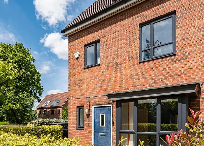 Chic Riverside Retreat Salford 4bd Free Parking בית נופש *