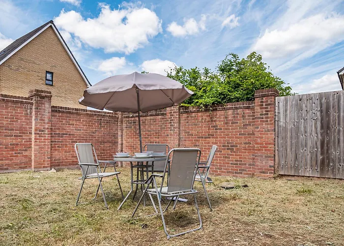 Chic Riverside Retreat Salford 4bd Free Parking מנצ'סטר