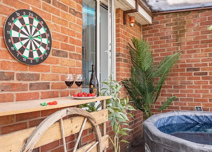 度假居 Chic Riverside Retreat Salford 4bd Free Parking *