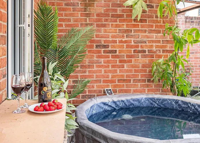 Chic Riverside Retreat Salford 4bd Free Parking 度假居 曼彻斯特