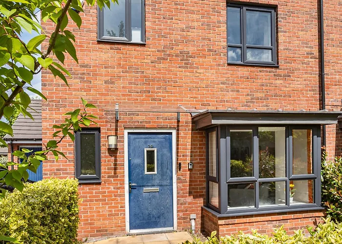 בית נופש Chic Riverside Retreat Salford 4bd Free Parking מנצ'סטר