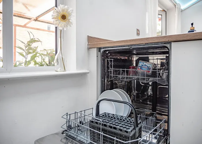 Chic Riverside Retreat Salford 4bd Free Parking מנצ'סטר