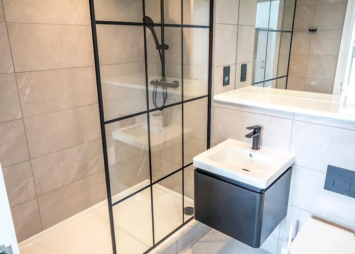 Stunning 2 Bedroom In *