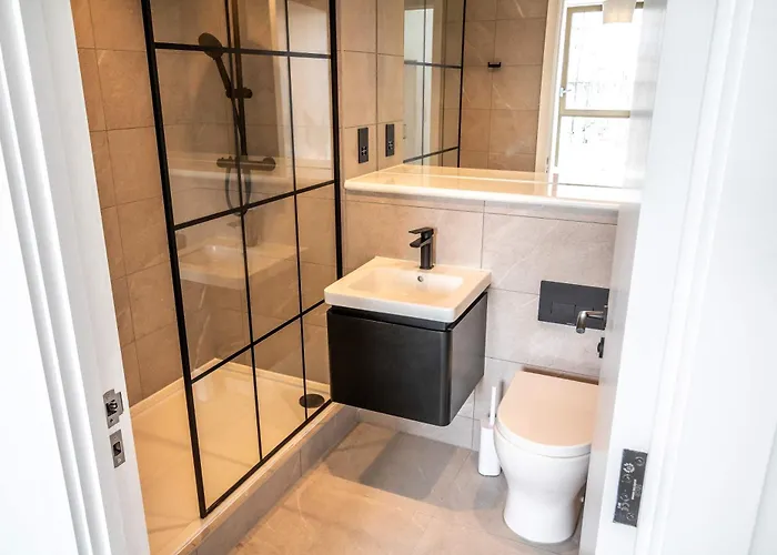 Apartment Stunning 2 Bedroom In