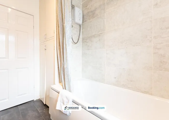 Newly Refurbished 2-bedroom House In Ideal For Contractors With Free Parking & Wifi Casa de Férias *