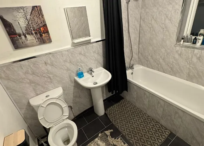 4 Bedroom Sleeps 11 Walk To Etihad Apartman Manchester