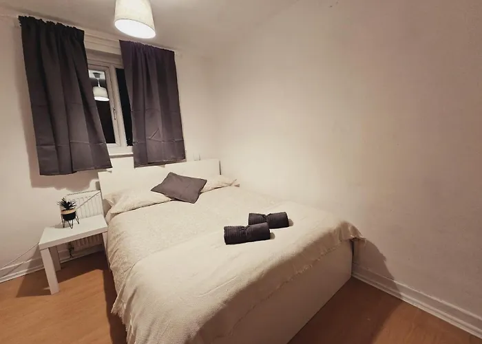 Apartman 4 Bedroom Sleeps 11 Walk To Etihad Manchester