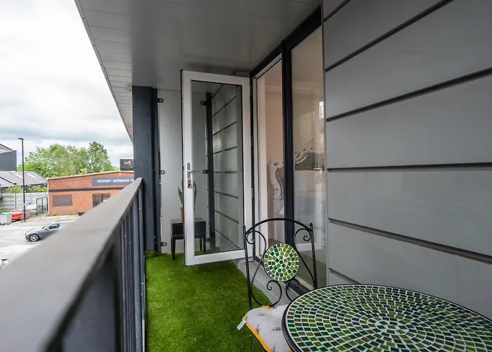 빌라 Mega7 Spacious 2bedroom Apartment, 2 Bathrooms, Balcony And Free Parking 맨체스터