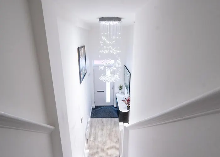 Mega7 Spacious 2bedroom Apartment, 2 Bathrooms, Balcony And Free Parking 빌라 맨체스터