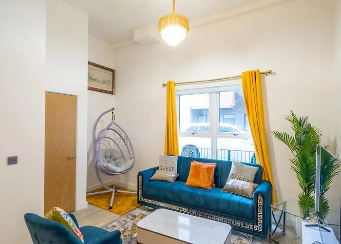 빌라 Mega7 Spacious 2bedroom Apartment, 2 Bathrooms, Balcony And Free Parking