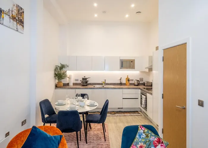 Mega7 Spacious 2bedroom Apartment, 2 Bathrooms, Balcony And Free Parking *