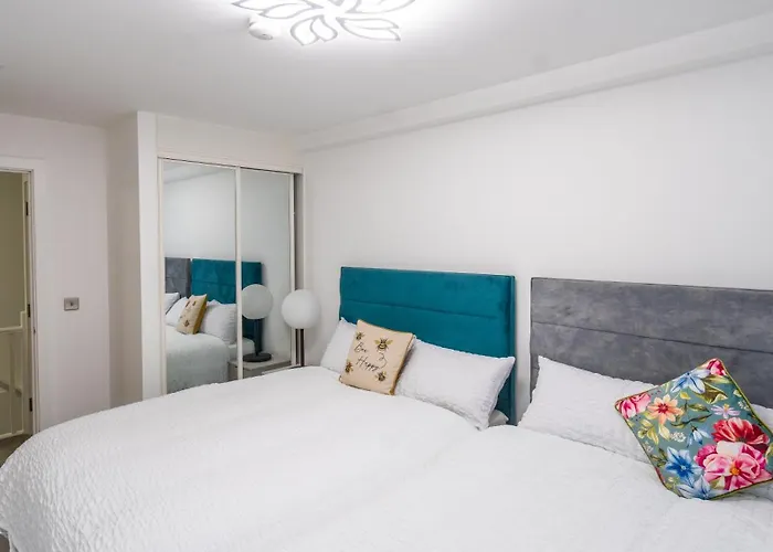 Mega7 Spacious 2bedroom Apartment, 2 Bathrooms, Balcony And Free Parking * 맨체스터