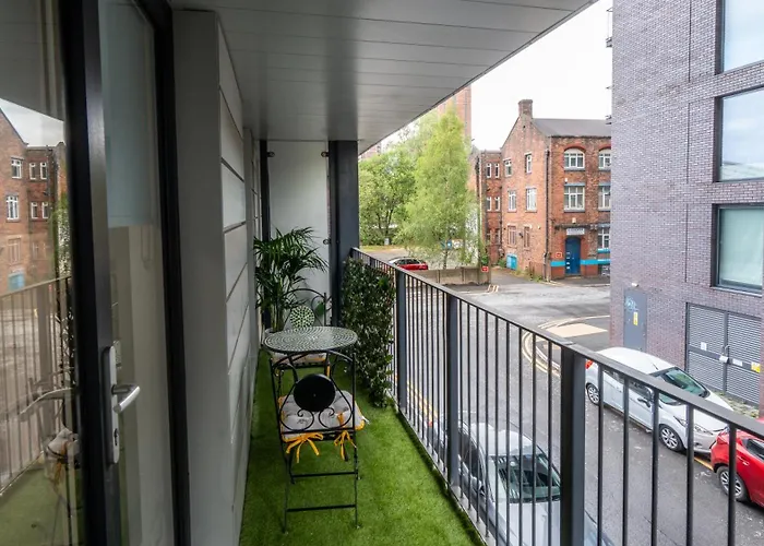 Mega7 Spacious 2bedroom Apartment, 2 Bathrooms, Balcony And Free Parking 빌라