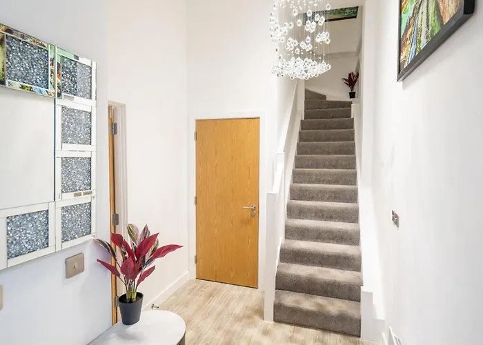 Mega7 Spacious 2bedroom Apartment, 2 Bathrooms, Balcony And Free Parking 빌라 *