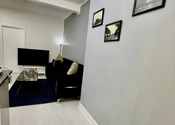 Bright, Modern & Comfortable 2-bedroom