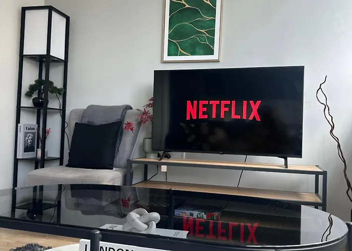 Modern & Stylish 1-bed Near Old Trafford And *