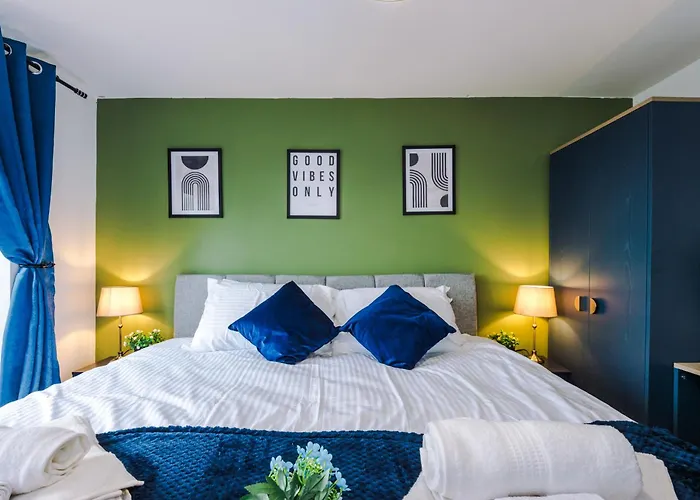 Salford Urban Haven By Parydise - Modern & Chic 2br Retreat - Sleeps 6 - Perfect For Business Or Work *