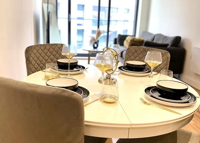 Luxe 2 Bed - Water View And Parking דירה